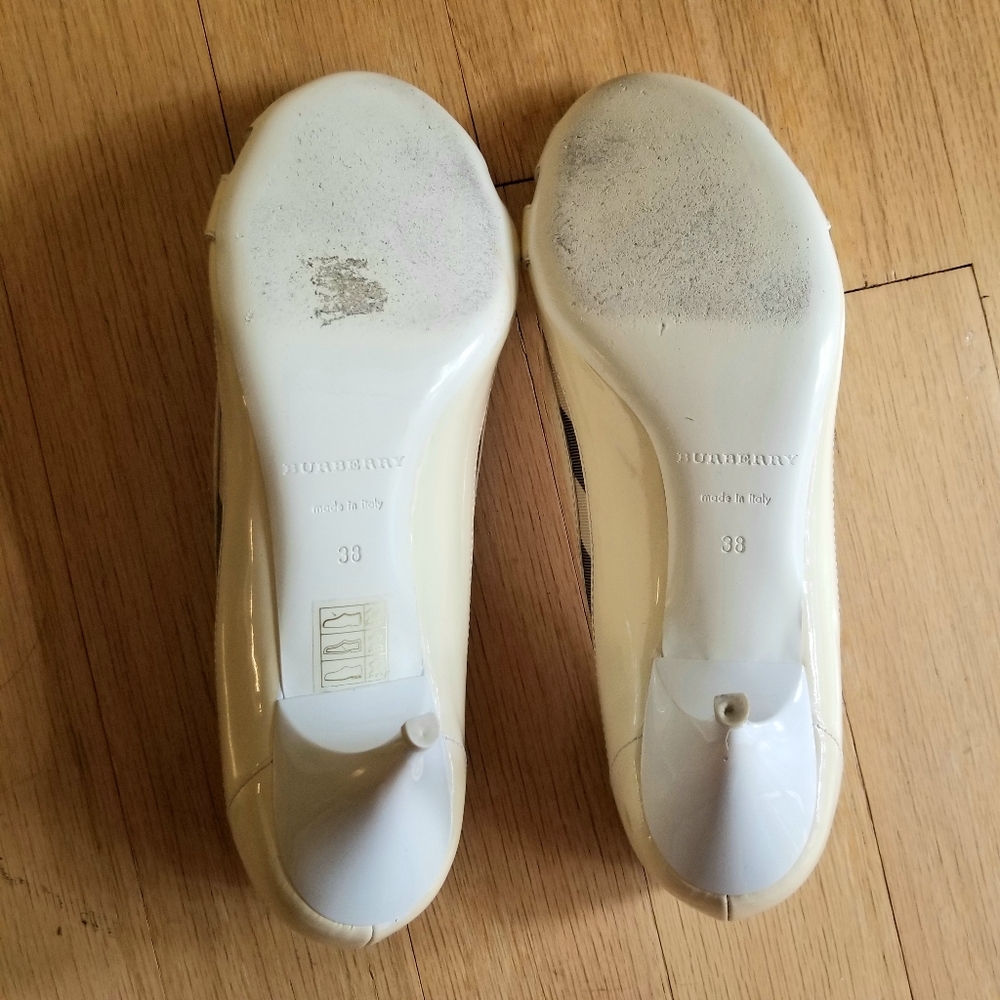 🚫*SOLD* Burberry beige patent Nova Check pumps - Picture 6 of 6